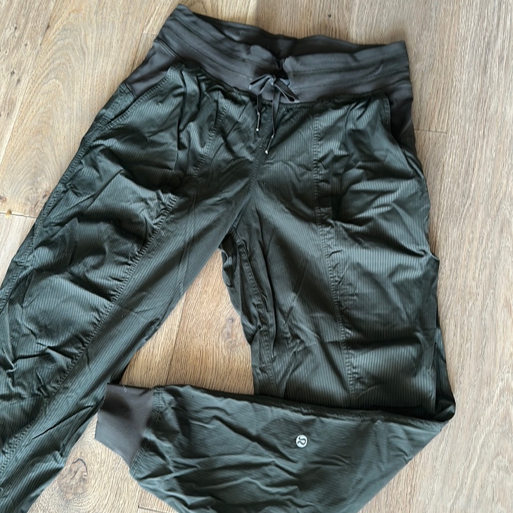 EUC Olive green joggers Lululemon.
